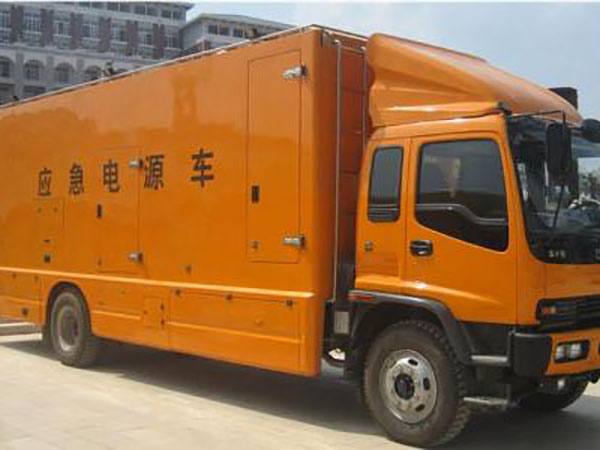 永登冬季柴油发电机启动前，如何检查燃油系统中的积水？